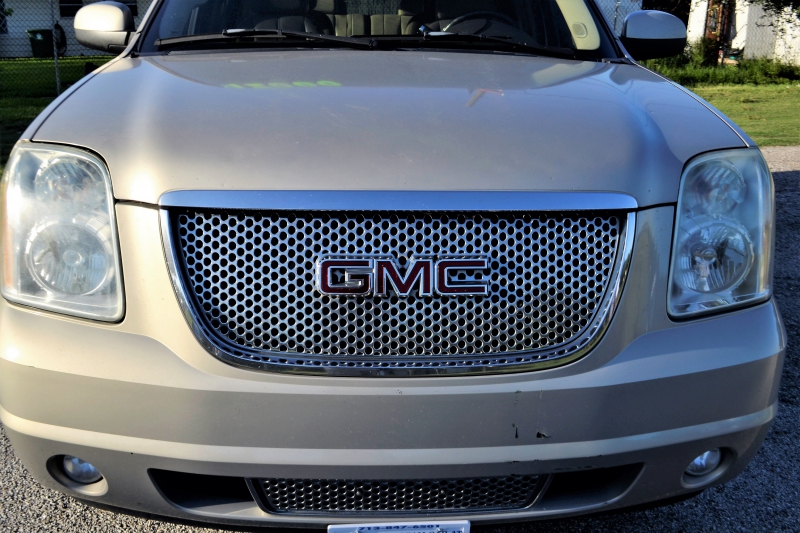 concession-GREOLIERES-min_gmc-yukon-truck-grill-2828425